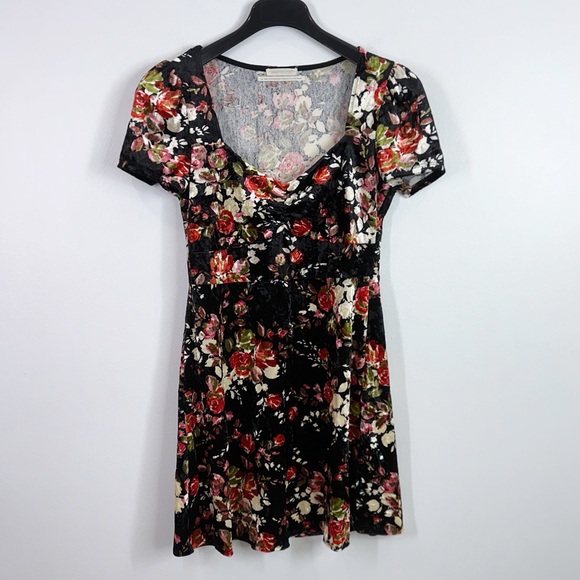 Urban Outfitters floral velvet crushed mini dress size large - Picture 2 of 9